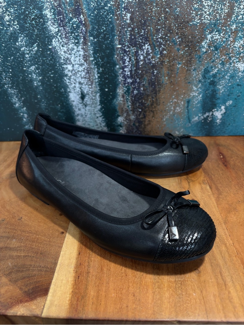 Vionic Minimalist Black Leather Cap Toe Ballet Flats Size 8.5 (Like New)